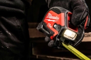 Рулетка магнітна Milwaukee LED Magnetic 7,5 м x 30 мм з підсвіткою 4932492469 7
